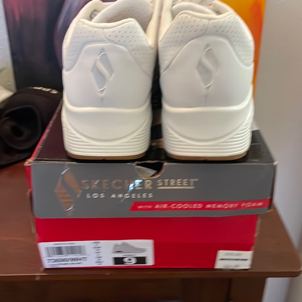 Slechers sneakers brand new worn once ! Nice comfort shoe walking shoe